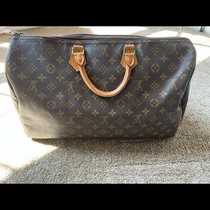 Authentic Louis Vuitton Monogram Speedy 40